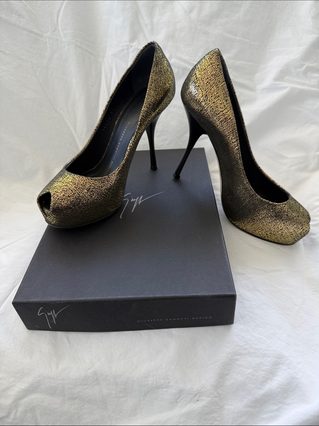 Giuseppe Zanotti Gold And Black Cracked Metallic Peep-Toe Stilettos